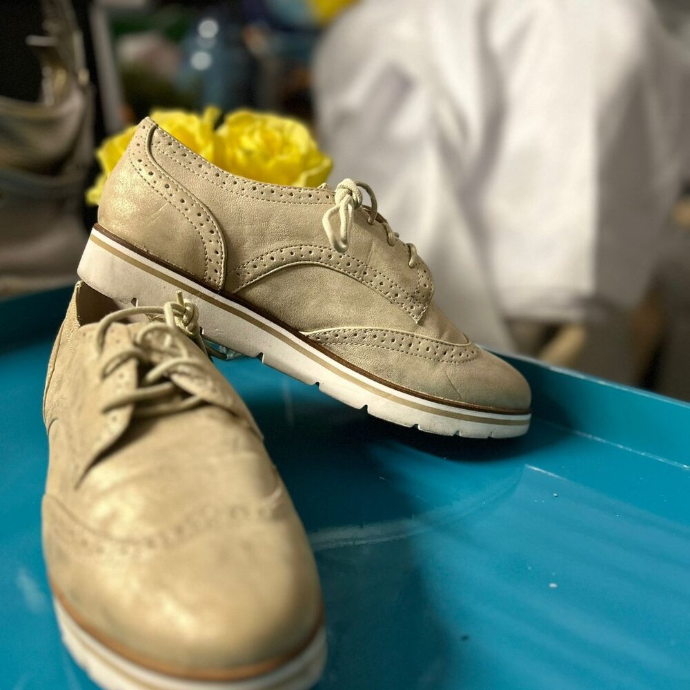 White Mountain Oxfords Women Shoe in Size US 8.5